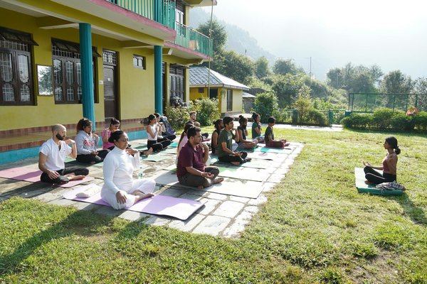Où trouver des stages de yoga en pleine nature en Inde?