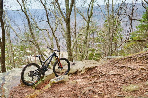 Comment organiser une expédition de VTT dans les montagnes de l'Atlas, Maroc : équipements et préparations ?